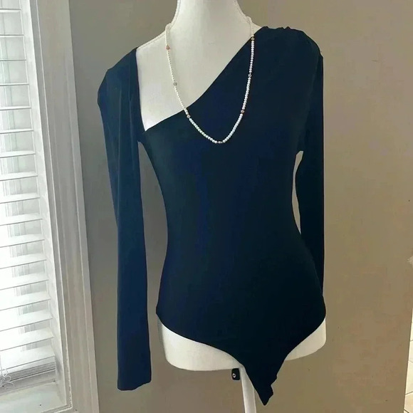 Astr Black One-Shoulder Bodysuit - Picture 3 of 12